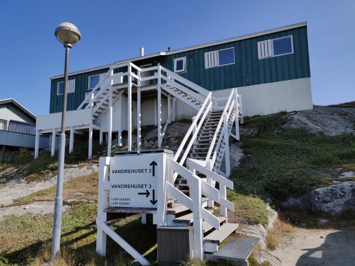 Vandrehuset 2 Og 3 Nuuk Luaran gambar